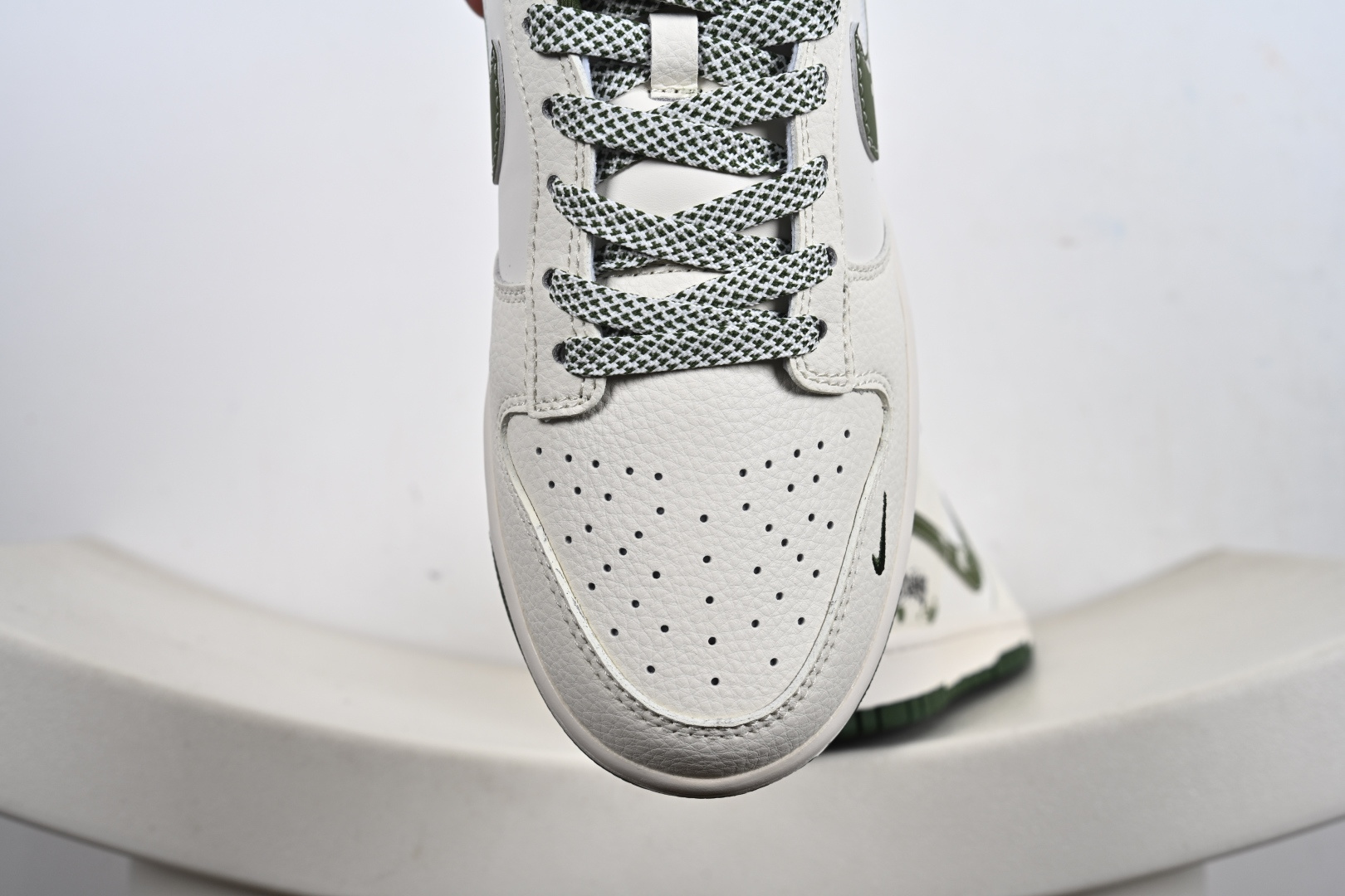 定制版Nike SB Dunk Low 斯图西联名 泼墨绿勾 周年高端定制 低帮休闲板鞋 XS6089-608