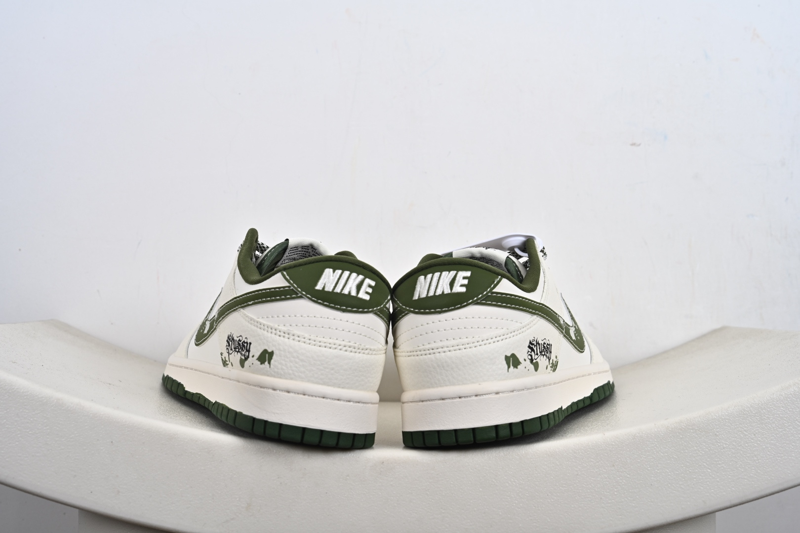 定制版Nike SB Dunk Low 斯图西联名 泼墨绿勾 周年高端定制 低帮休闲板鞋 XS6089-608