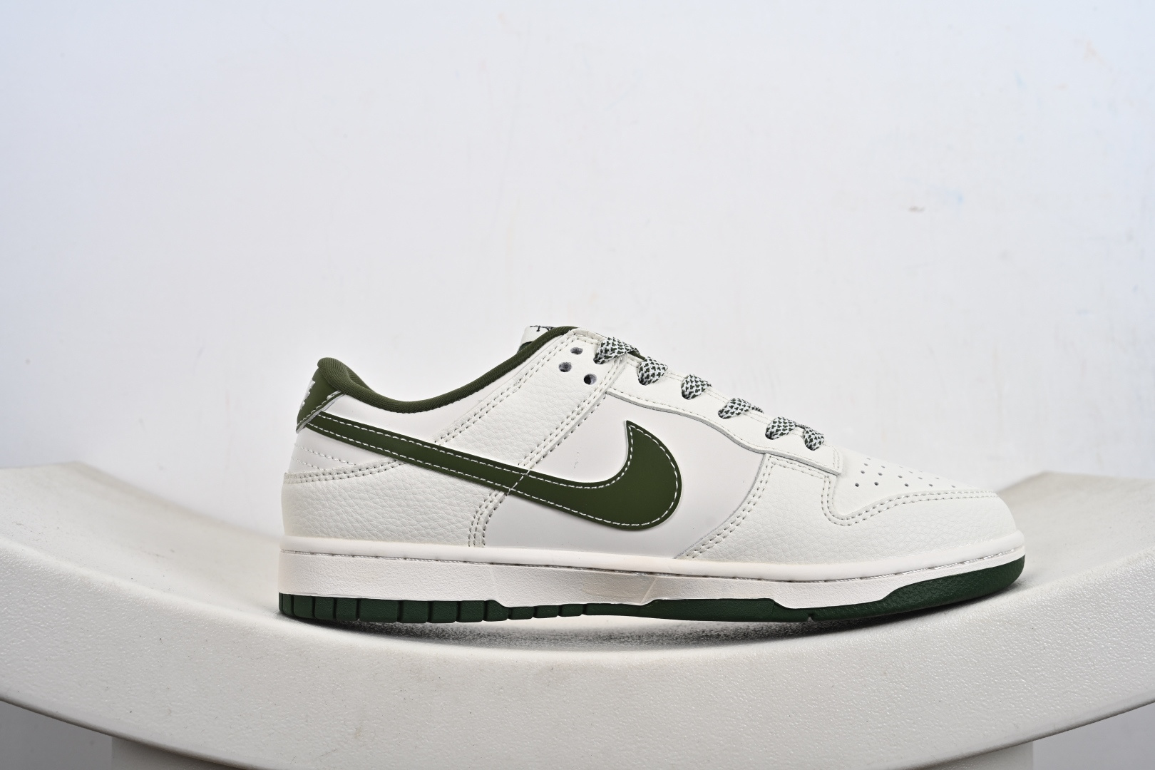 定制版Nike SB Dunk Low 斯图西联名 泼墨绿勾 周年高端定制 低帮休闲板鞋 XS6089-608