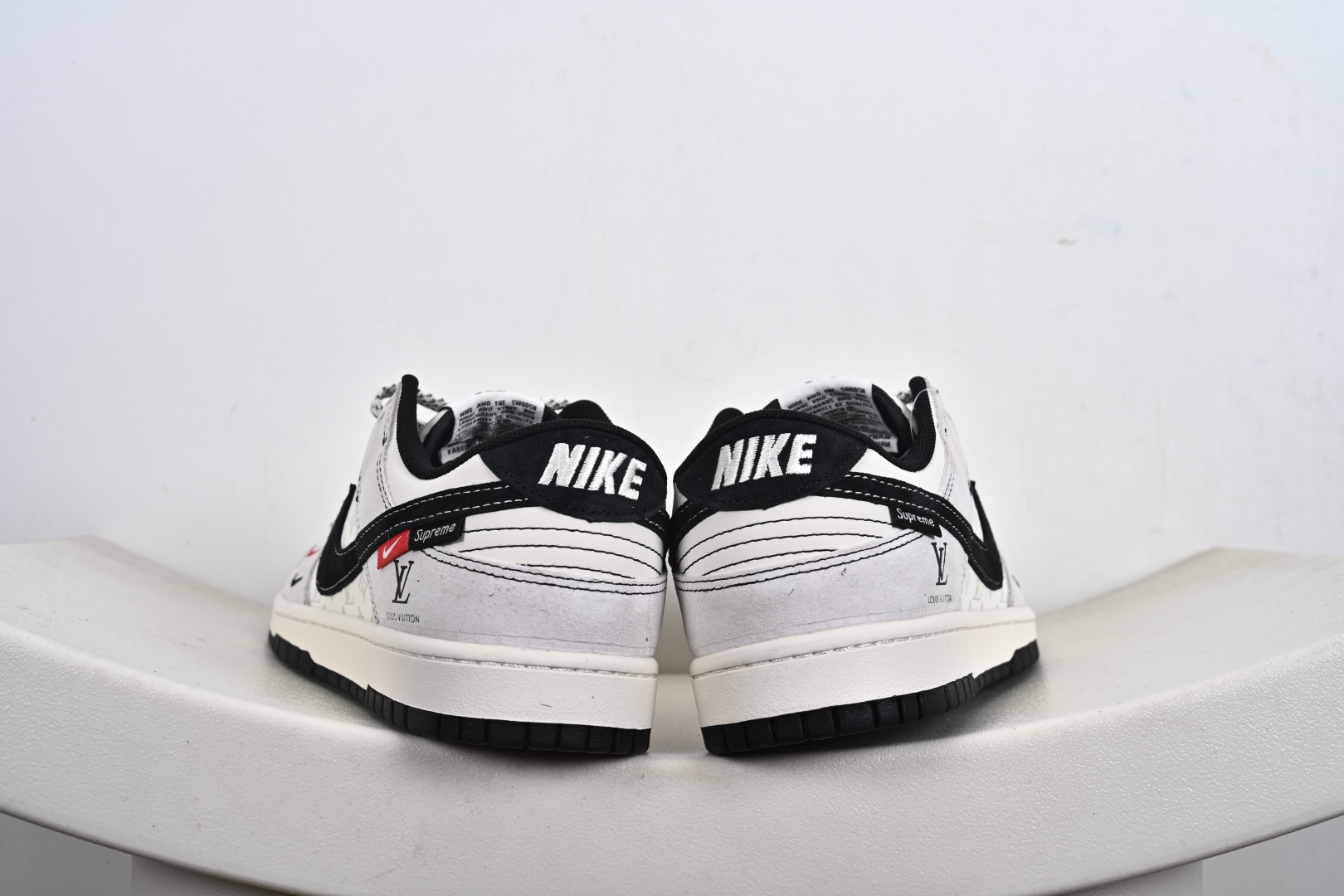 定制版Nike SB Dunk Low LV联名 灰猪八红黑小勾 周年高端定制 低帮休闲板鞋 CX5050-Y11-莆田鞋,莆田鞋货源,高仿鞋,高仿鞋货源,安福档口,莆田高仿鞋,莆田鞋批发,高仿鞋批发,莆田高仿运动鞋,高仿运动鞋,莆田运动鞋 定制版Nike SB Dunk Low LV联名 灰猪八红黑小勾 周年高端定制 低帮休闲板鞋 CX5050-Y11