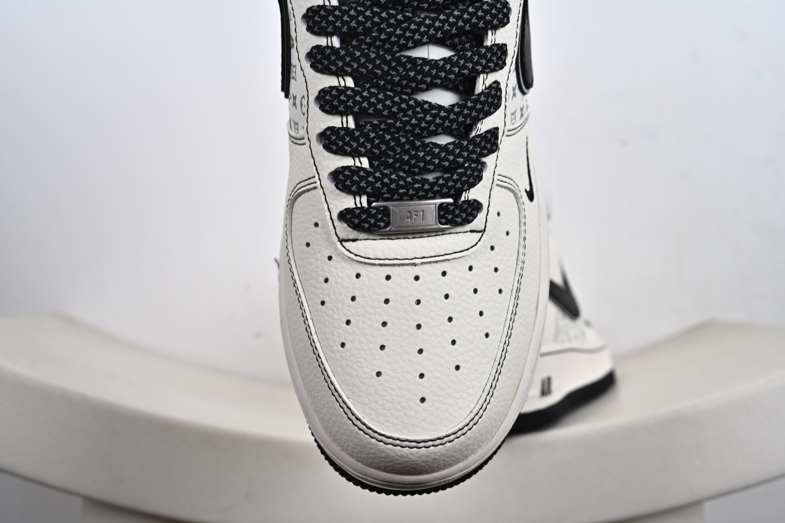 定制版Nike Air Force 1'07 Low LV联名 印花米黑勾 空军一号 低帮休闲板鞋 HH7518-080-莆田鞋,莆田鞋货源,高仿鞋,高仿鞋货源,安福档口,莆田高仿鞋,莆田鞋批发,高仿鞋批发,莆田高仿运动鞋,高仿运动鞋,莆田运动鞋 定制版Nike Air Force 1'07 Low LV联名 印花米黑勾 空军一号 低帮休闲板鞋 HH7518-080