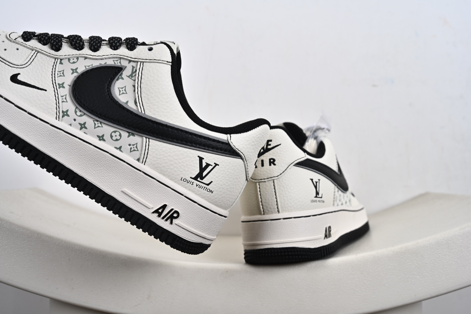 定制版Nike Air Force 1'07 Low LV联名 印花米黑勾 空军一号 低帮休闲板鞋 HH7518-080-莆田鞋,莆田鞋货源,高仿鞋,高仿鞋货源,安福档口,莆田高仿鞋,莆田鞋批发,高仿鞋批发,莆田高仿运动鞋,高仿运动鞋,莆田运动鞋 定制版Nike Air Force 1'07 Low LV联名 印花米黑勾 空军一号 低帮休闲板鞋 HH7518-080