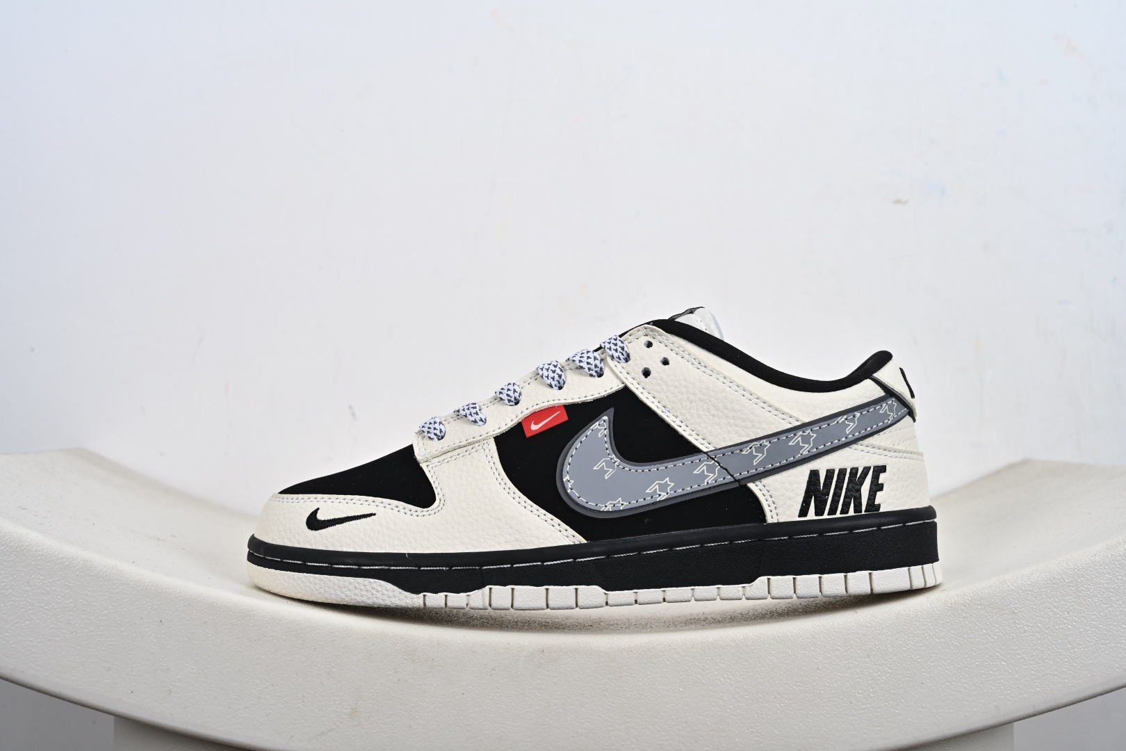 Nike SB Dunk Low x 联名款 DN3168-004