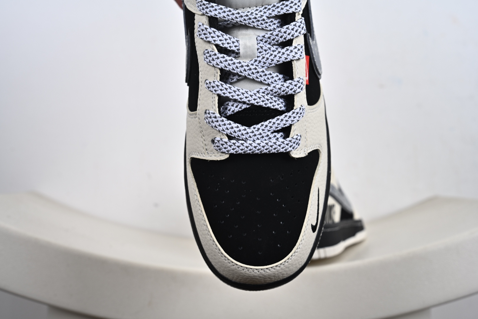 Nike SB Dunk Low x 联名款 DN3168-004