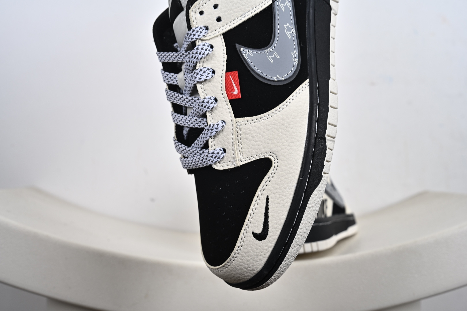 Nike SB Dunk Low x 联名款 DN3168-004