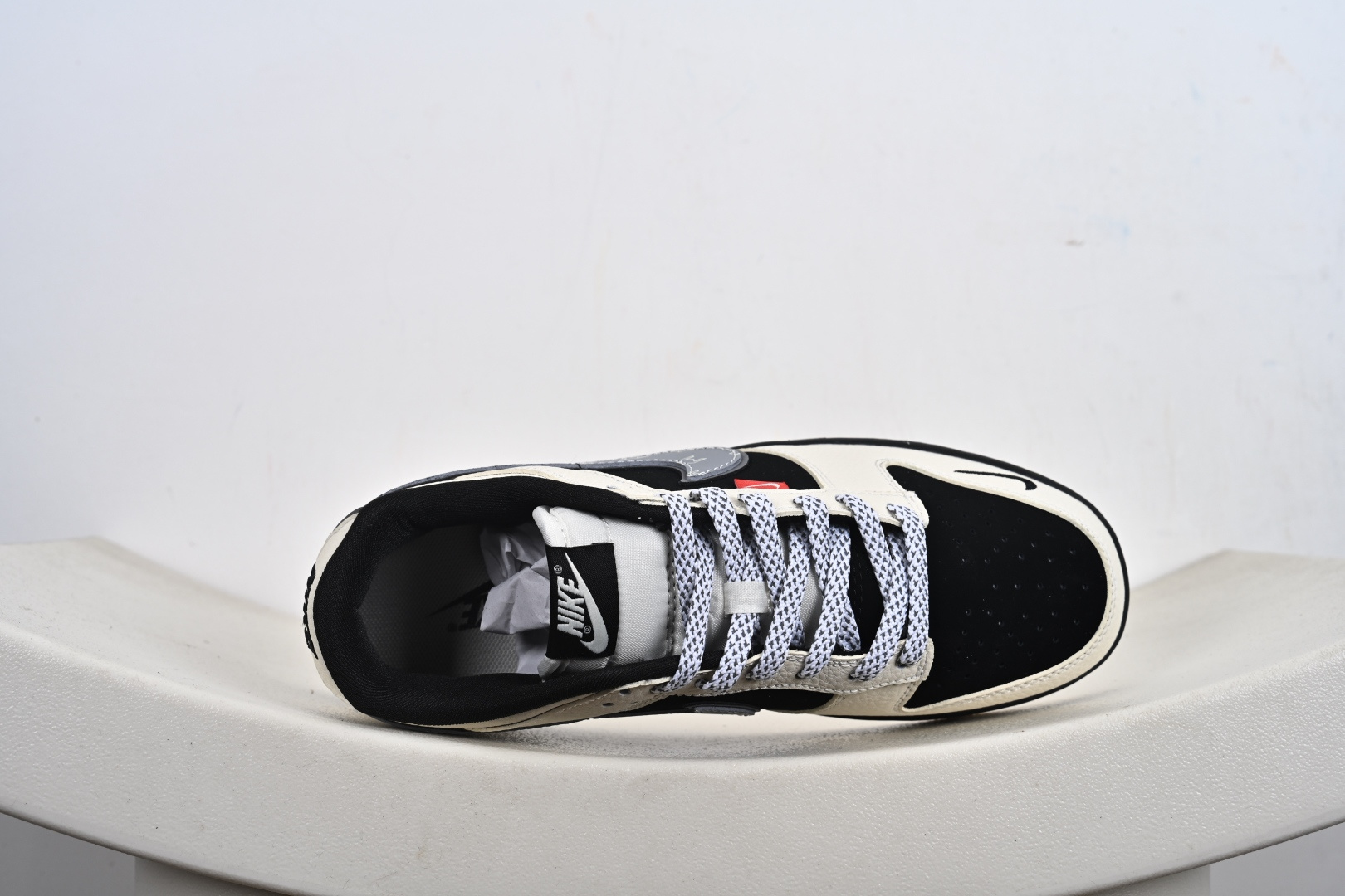 Nike SB Dunk Low x 联名款 DN3168-004