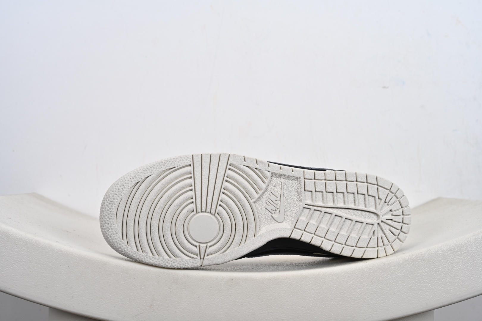 Nike SB Dunk Low x 联名款 DN3168-004