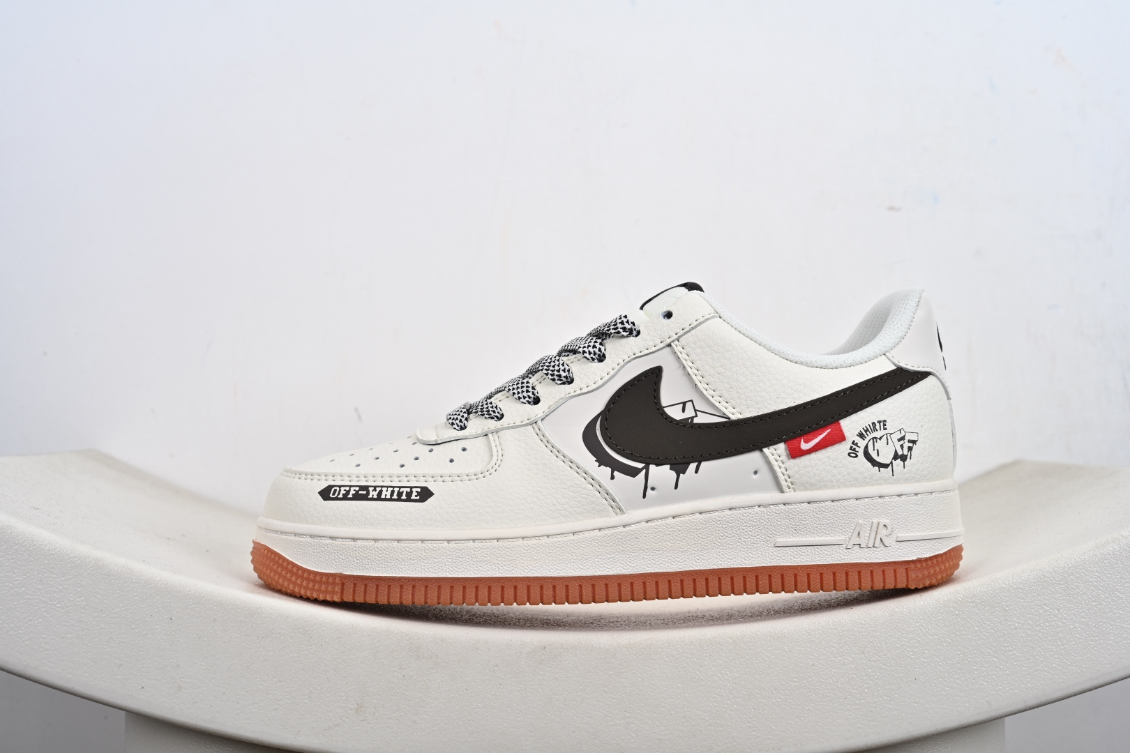 Nike Air Force 1'07 Low 联名 爱心米黑生胶 空军一号低帮休闲板鞋 QW5836-027