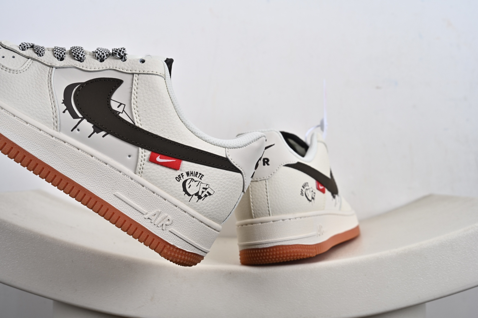 Nike Air Force 1'07 Low 联名 爱心米黑生胶 空军一号低帮休闲板鞋 QW5836-027