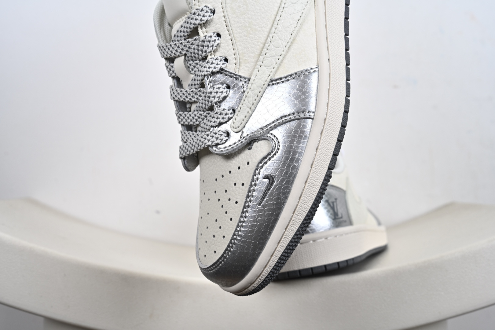 Fragment x Travis Scott x LV Air Jordan 1 Low 三方联名倒钩 XS7089-614