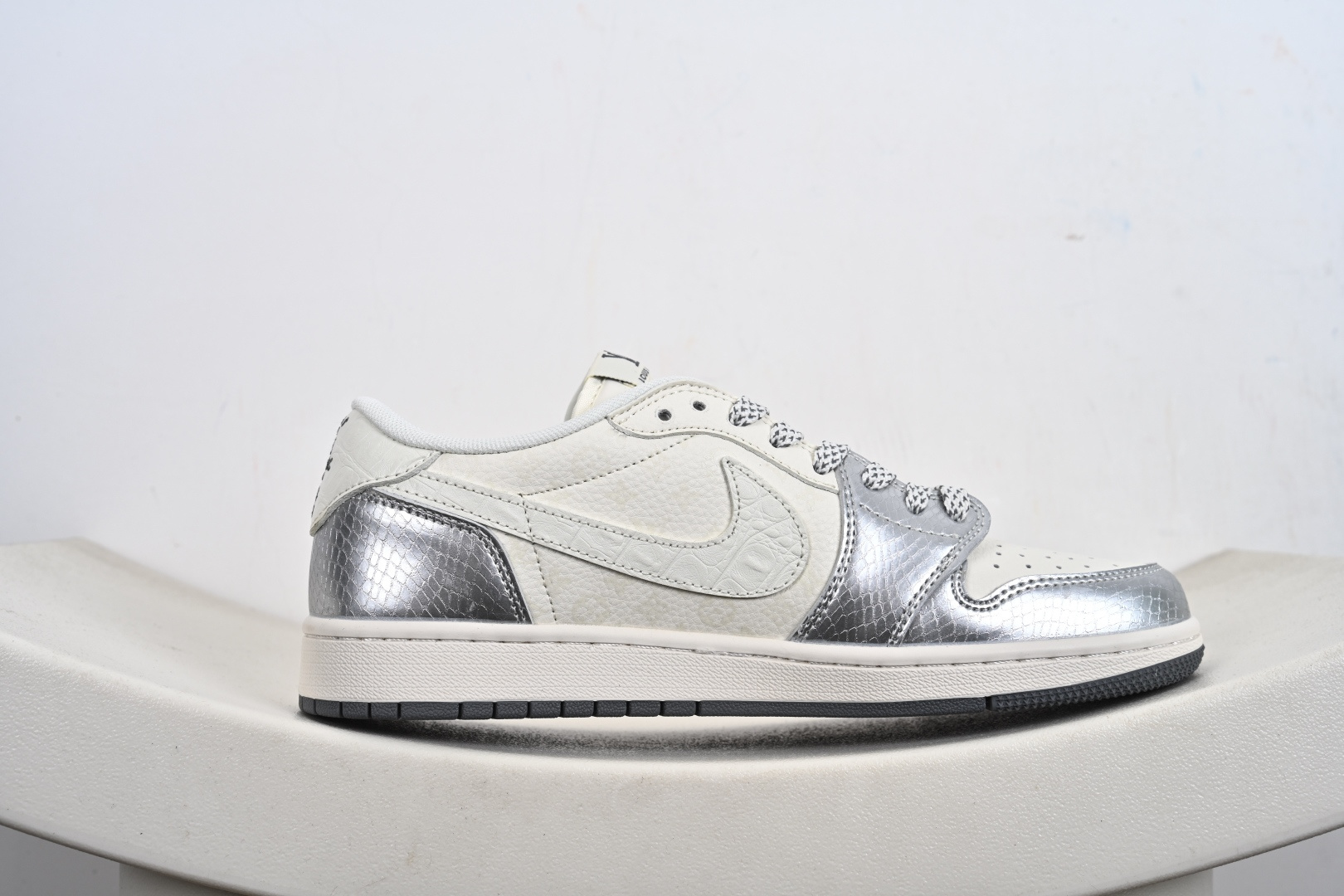 Fragment x Travis Scott x LV Air Jordan 1 Low 三方联名倒钩 XS7089-614