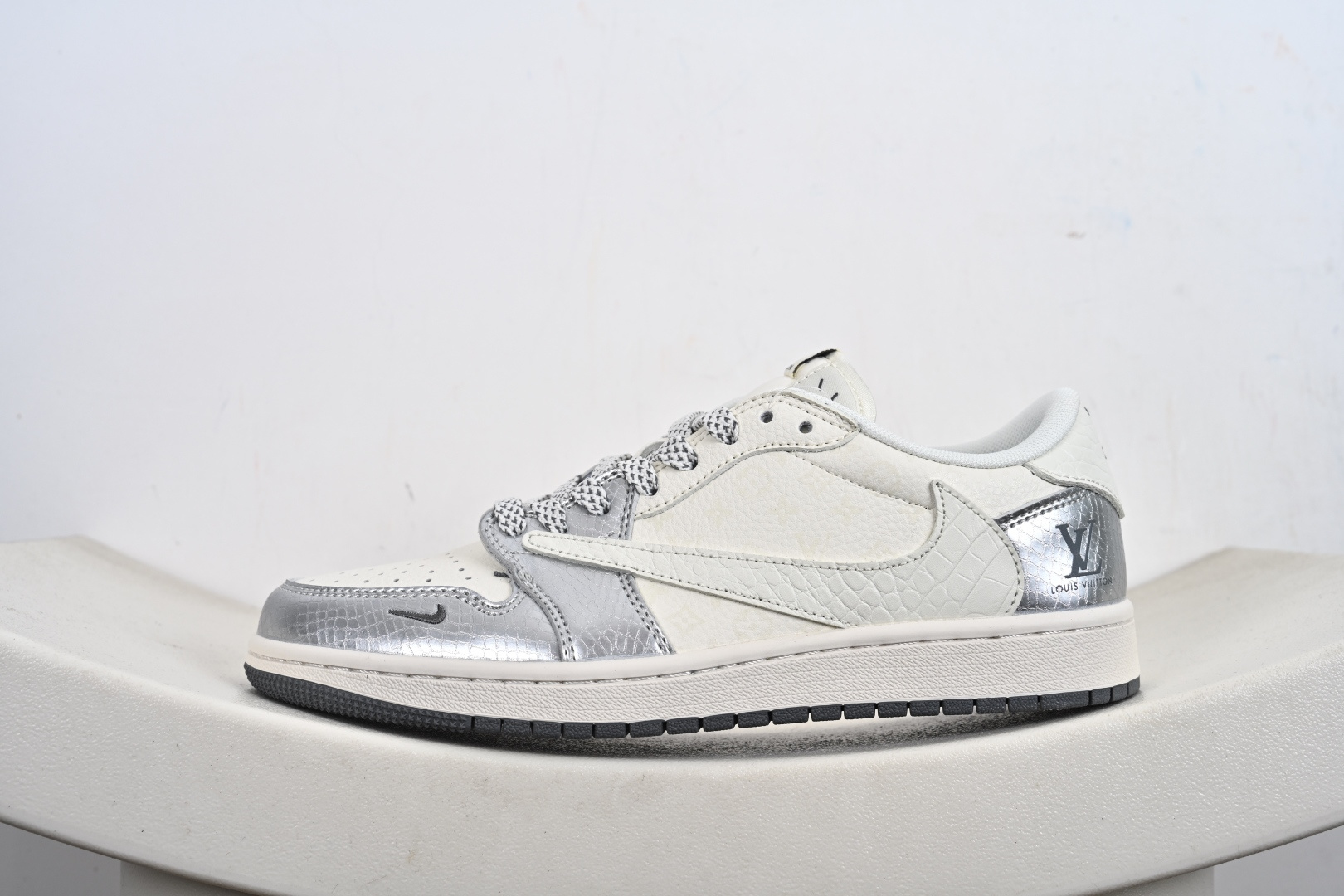 Fragment x Travis Scott x LV Air Jordan 1 Low 三方联名倒钩 XS7089-614