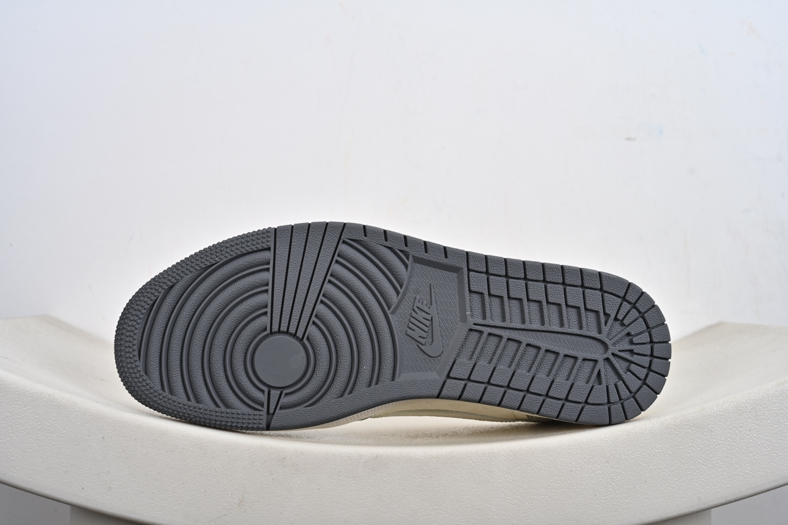 Fragment x Travis Scott x LV Air Jordan 1 Low 三方联名倒钩 XS7089-614