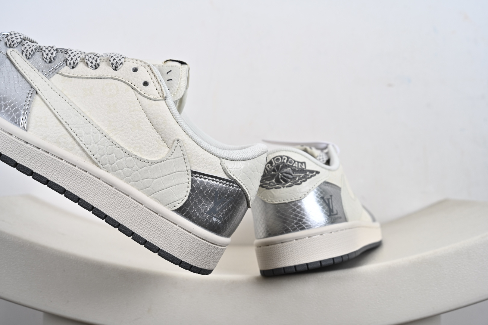 Fragment x Travis Scott x LV Air Jordan 1 Low 三方联名倒钩 XS7089-614