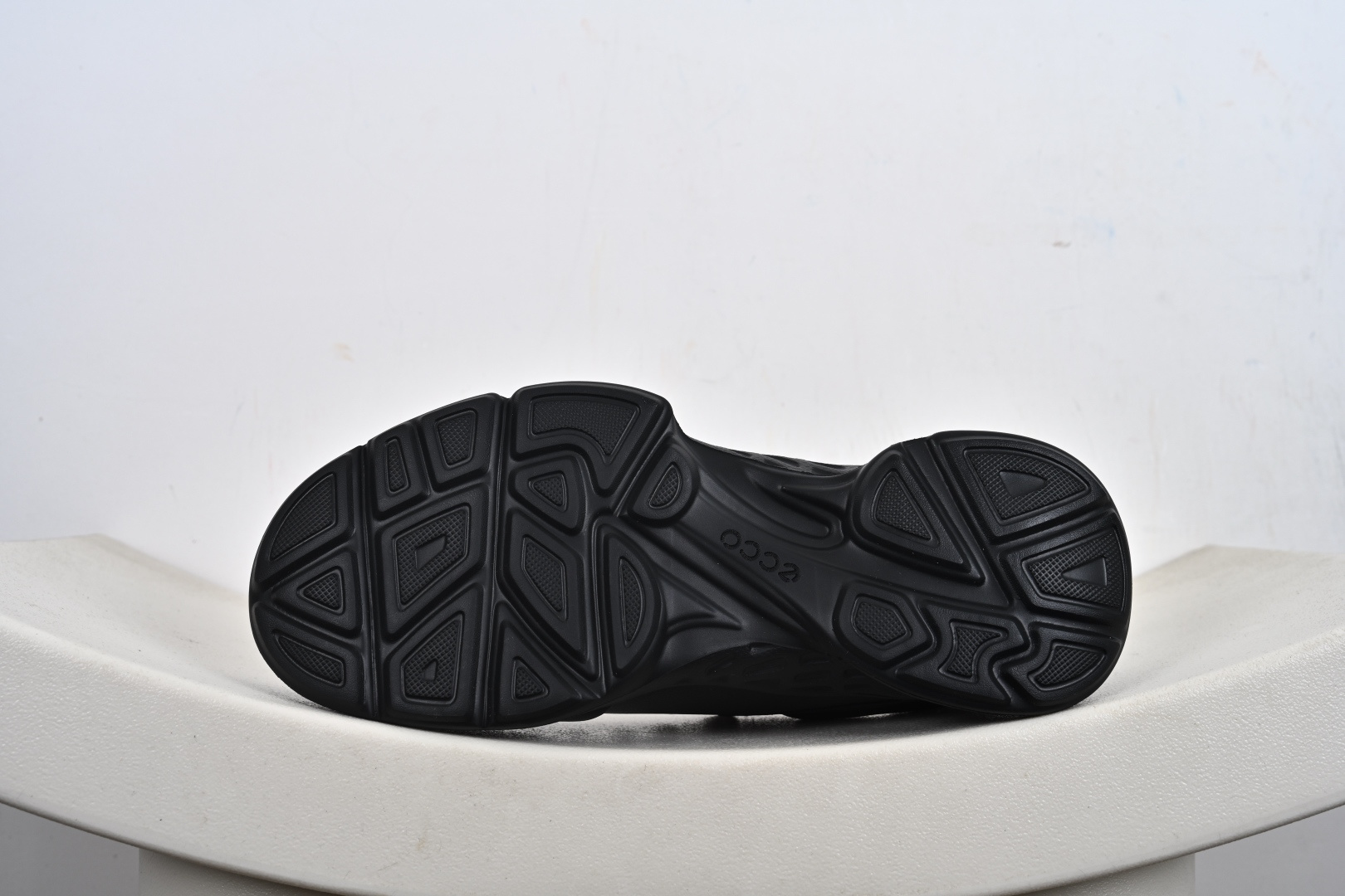 300 爱步运动鞋男鞋 秋冬真皮休闲防滑跑步鞋 825101