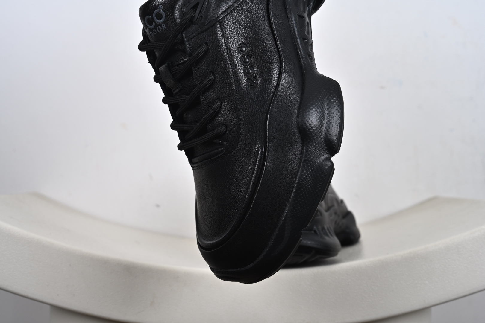 300 爱步运动鞋男鞋 秋冬真皮休闲防滑跑步鞋 825101