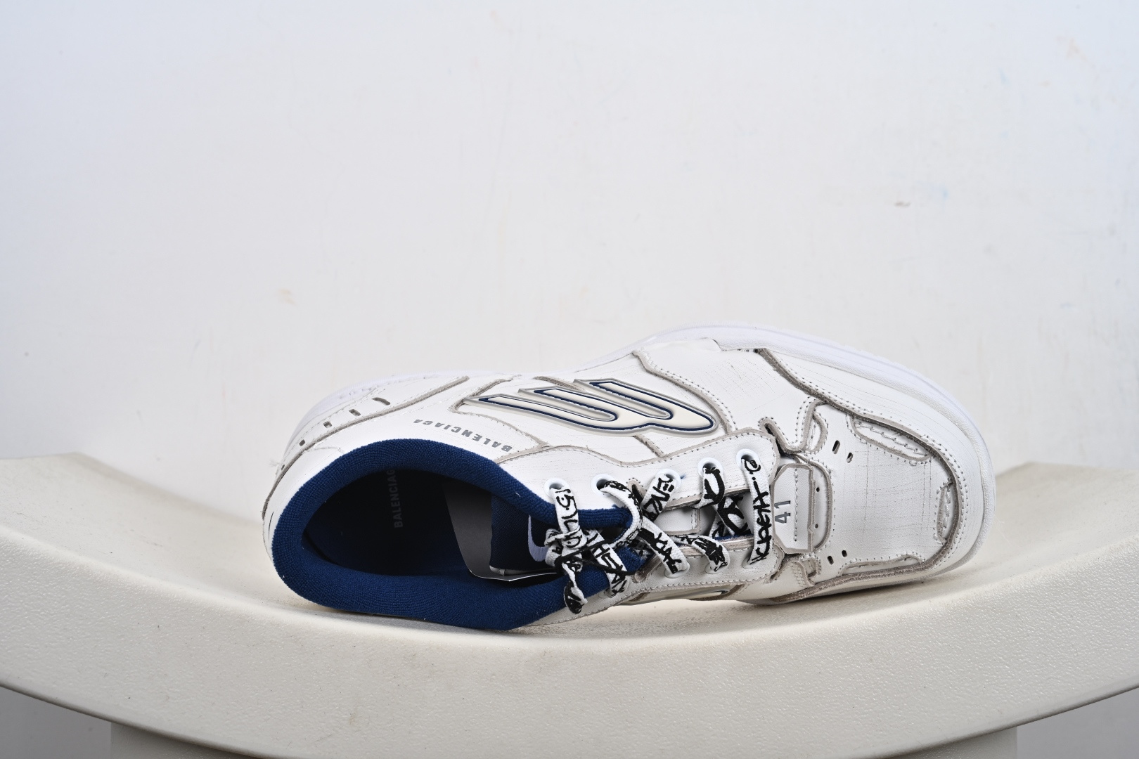 360 Balenciaga 巴黎世家 Hamptons 手工做旧款 牛皮革 复古圆头系带低帮休闲鞋 841765 WCURB 9141