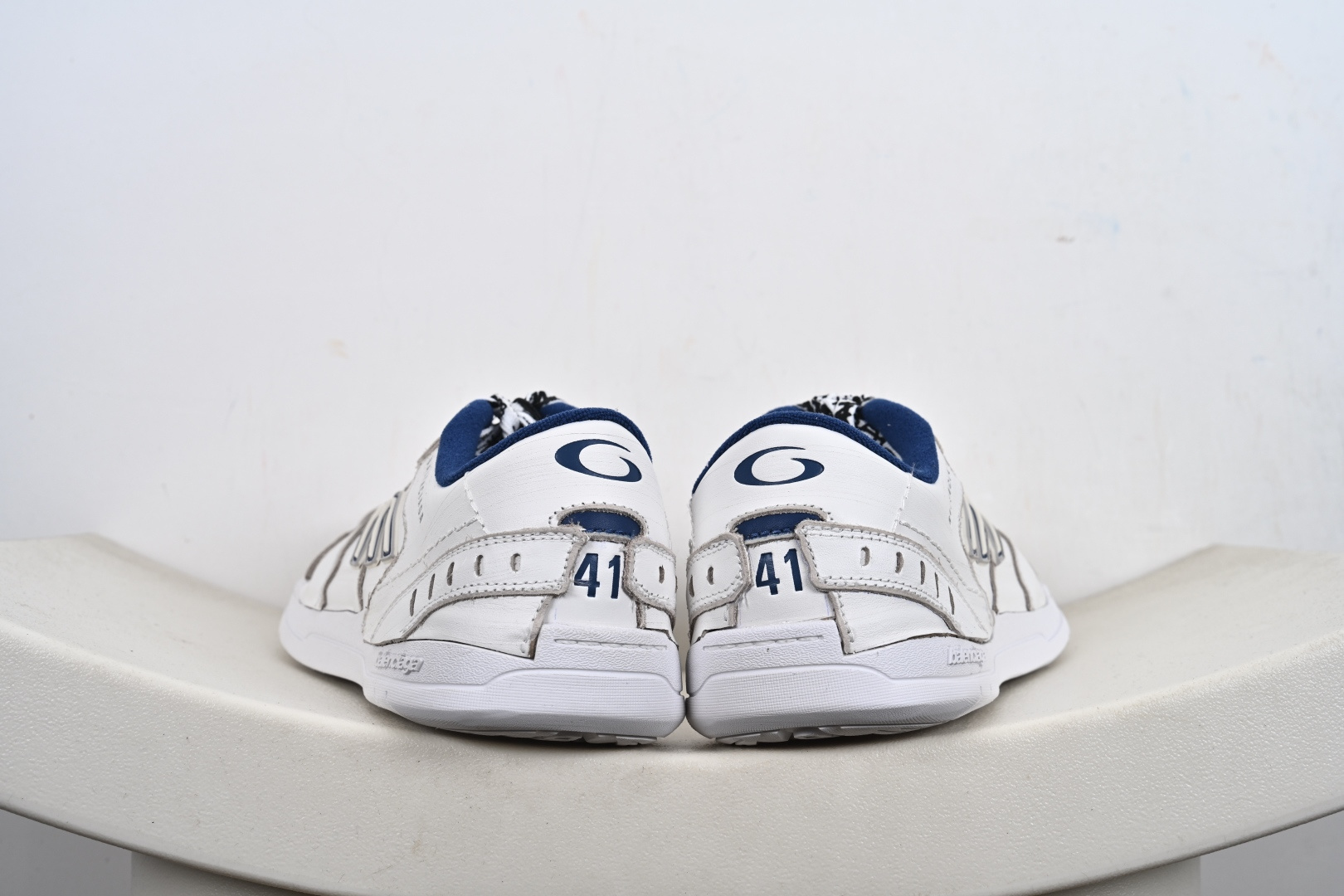 360 Balenciaga 巴黎世家 Hamptons 手工做旧款 牛皮革 复古圆头系带低帮休闲鞋 841765 WCURB 9141