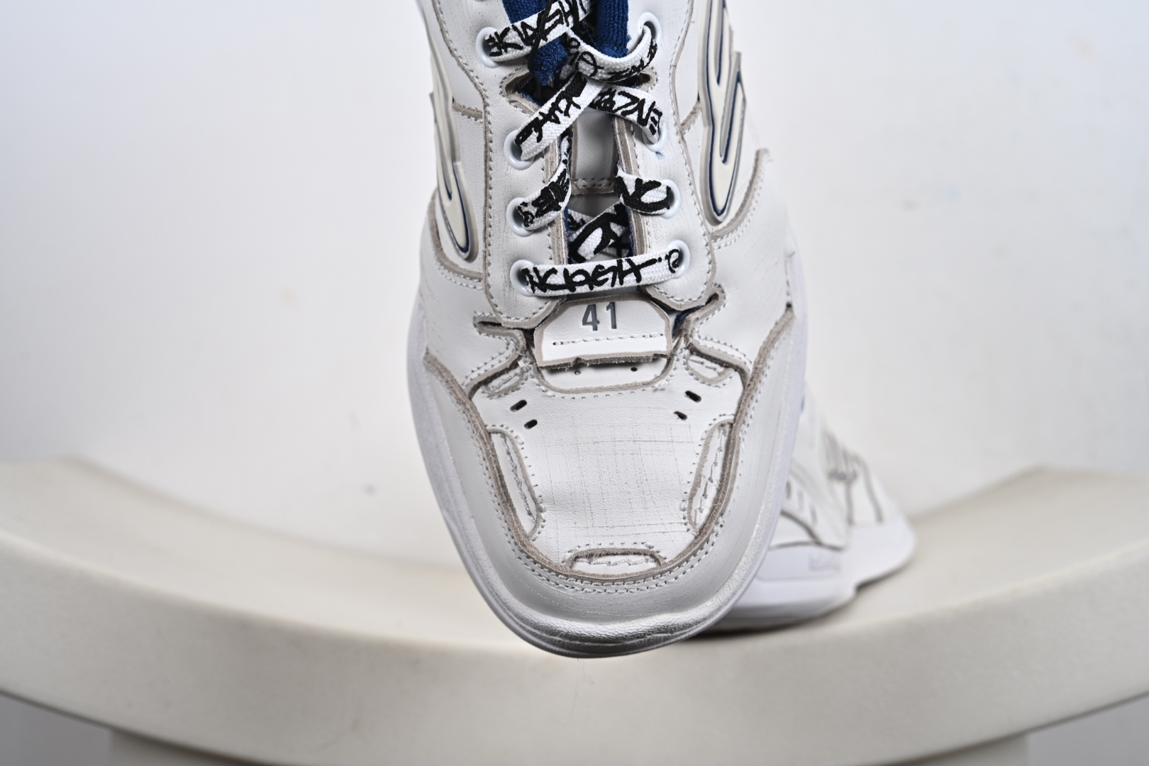 360 Balenciaga 巴黎世家 Hamptons 手工做旧款 牛皮革 复古圆头系带低帮休闲鞋 841765 WCURB 9141