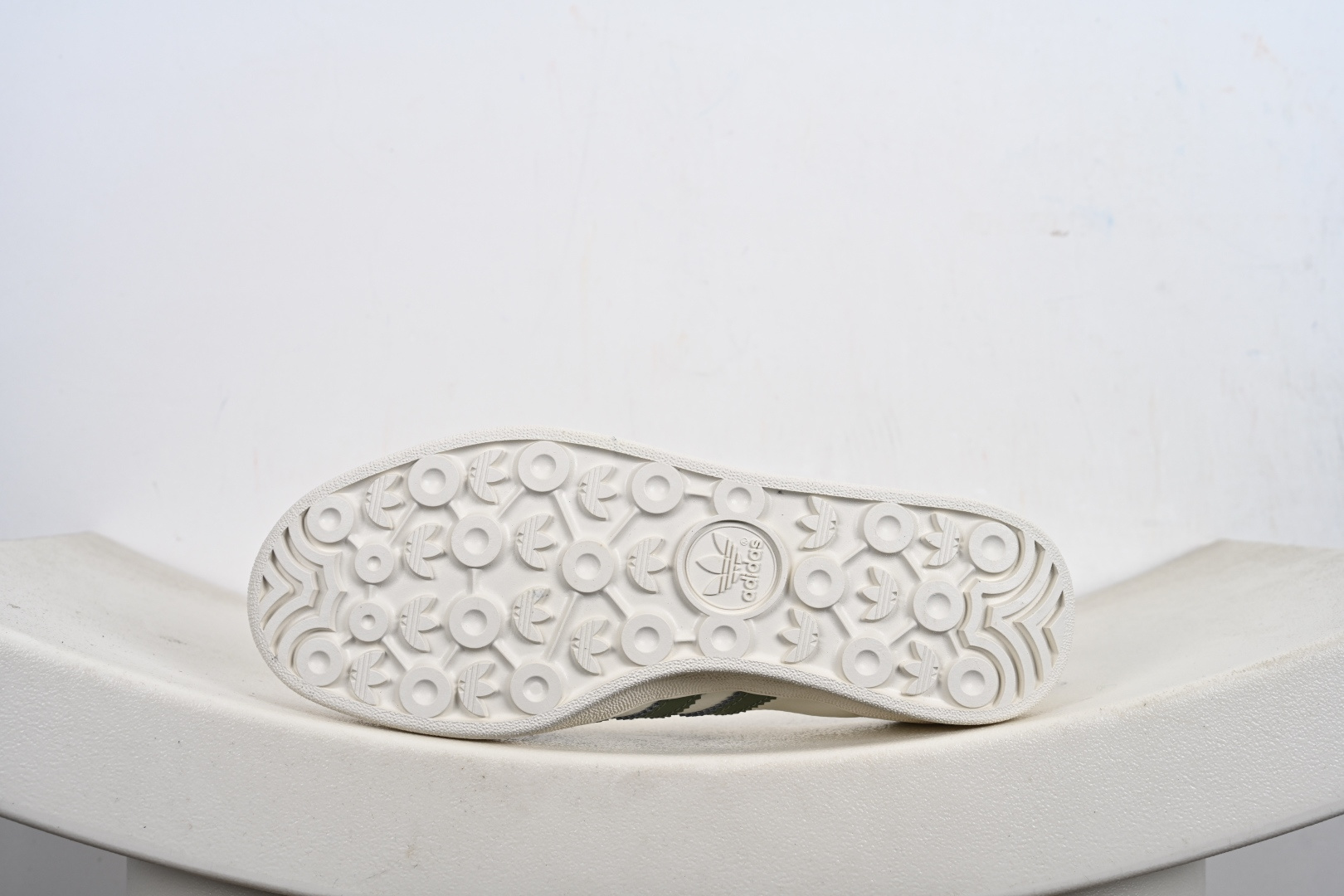 高端定制 阿迪达斯 AD Gazelle Indoor Trainers 原厂定制长毛翻毛皮组合环保纤维革鞋面材质 DD6607