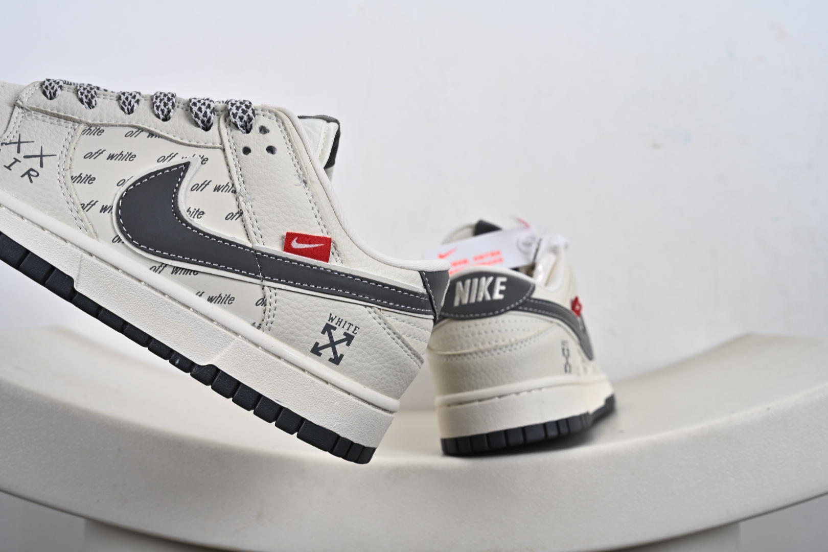 定制版高端定制NK SB Dunk Low “off white联名------白灰双沟” 高端定制 低帮休闲板鞋 SD8888-005