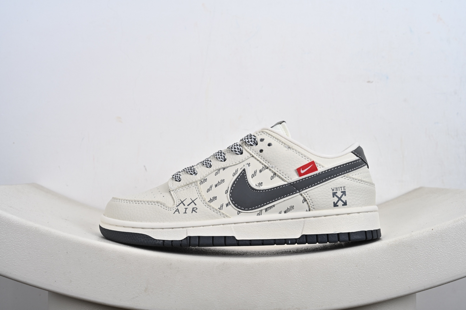 定制版高端定制NK SB Dunk Low “off white联名------白灰双沟” 高端定制 低帮休闲板鞋 SD8888-005