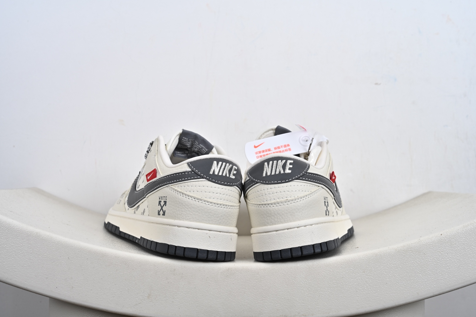 定制版高端定制NK SB Dunk Low “off white联名------白灰双沟” 高端定制 低帮休闲板鞋 SD8888-005