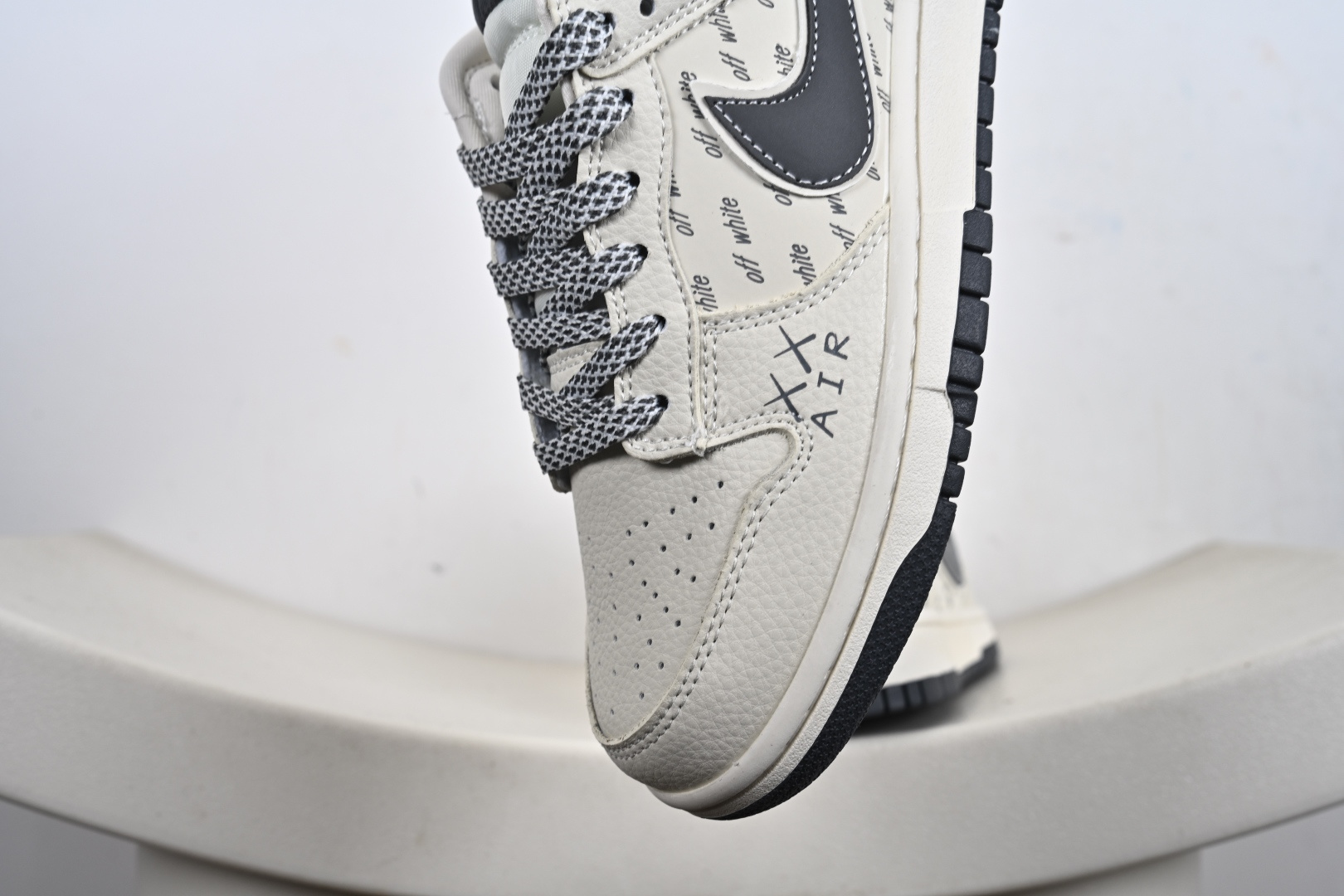 定制版高端定制NK SB Dunk Low “off white联名------白灰双沟” 高端定制 低帮休闲板鞋 SD8888-005