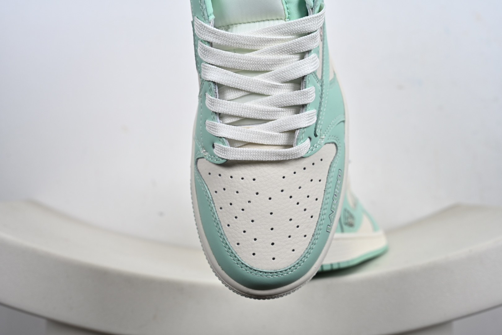 定制版Travis Scott x Jordan 1 Low “Labubu拉布布联名” 高端定制 乔丹倒勾低帮休闲板鞋 DD7866-115-莆田鞋,莆田鞋货源,高仿鞋,高仿鞋货源,安福档口,莆田高仿鞋,莆田鞋批发,高仿鞋批发,莆田高仿运动鞋,高仿运动鞋,莆田运动鞋 定制版Travis Scott x Jordan 1 Low “Labubu拉布布联名” 高端定制 乔丹倒勾低帮休闲板鞋 DD7866-115