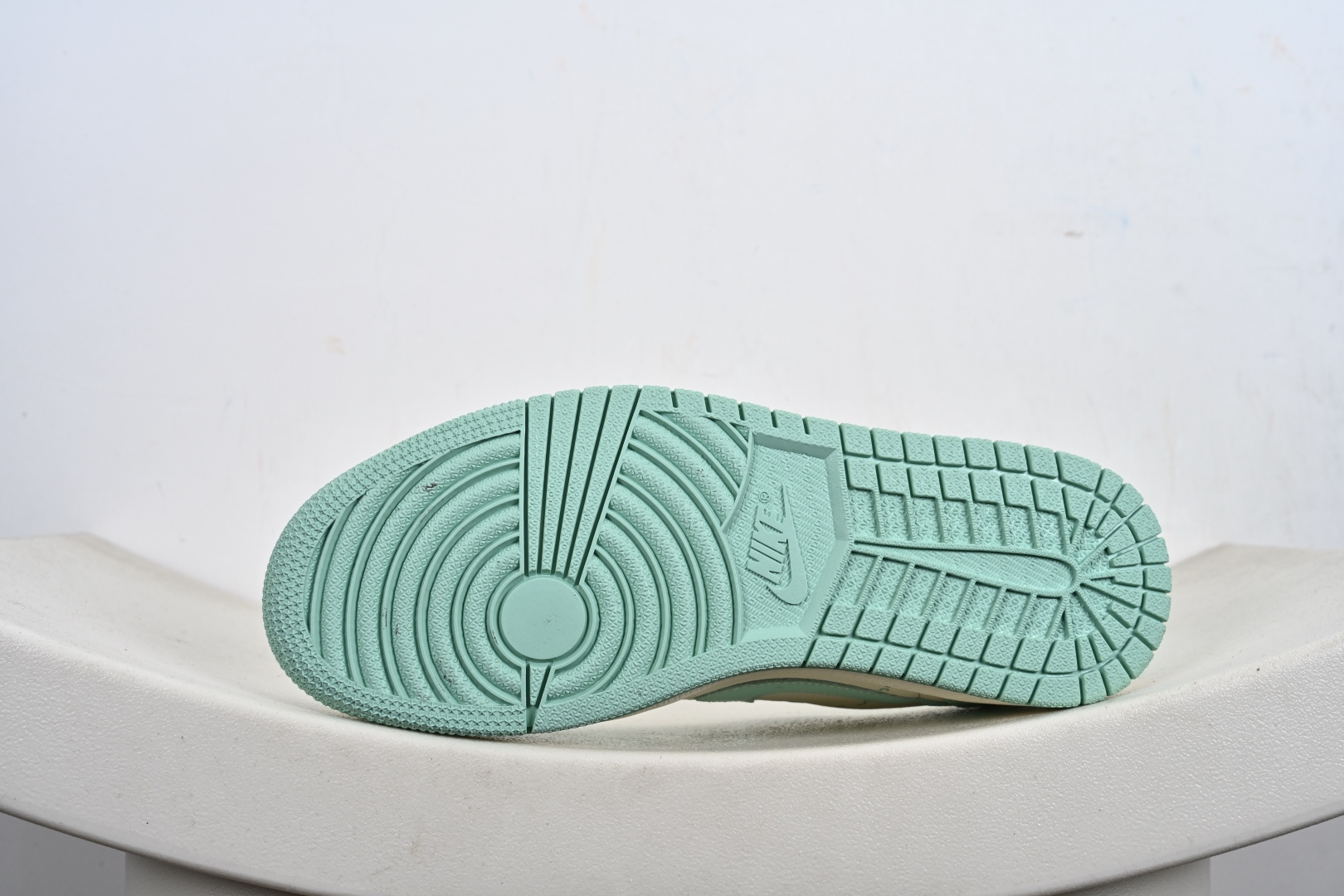 定制版Travis Scott x Jordan 1 Low “Labubu拉布布联名” 高端定制 乔丹倒勾低帮休闲板鞋 DD7866-115-莆田鞋,莆田鞋货源,高仿鞋,高仿鞋货源,安福档口,莆田高仿鞋,莆田鞋批发,高仿鞋批发,莆田高仿运动鞋,高仿运动鞋,莆田运动鞋 定制版Travis Scott x Jordan 1 Low “Labubu拉布布联名” 高端定制 乔丹倒勾低帮休闲板鞋 DD7866-115