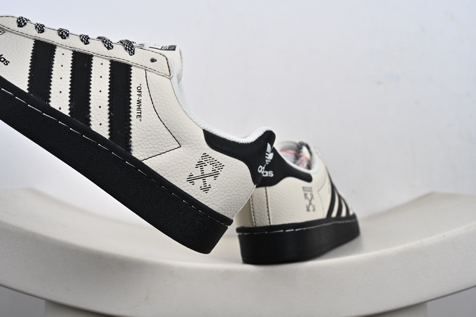 240 定制版Gazelle INdoor W 定制贝壳头三叶草休闲防滑耐磨低帮板鞋 DS0033