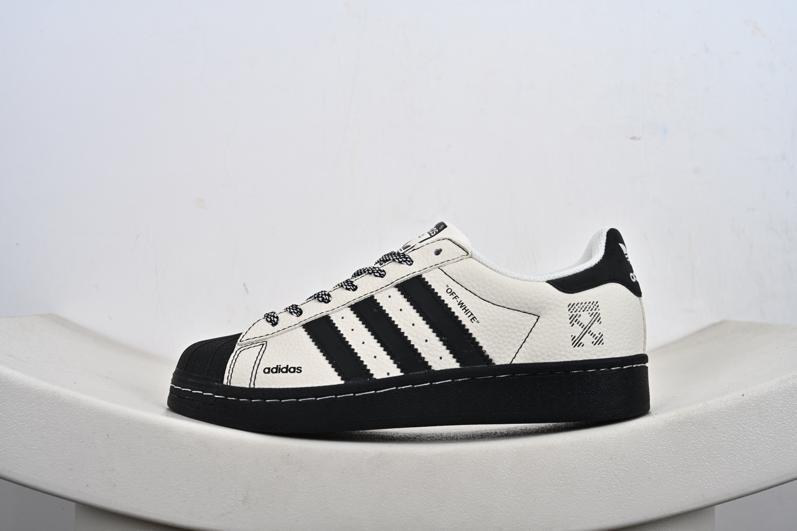 240 定制版Gazelle INdoor W 定制贝壳头三叶草休闲防滑耐磨低帮板鞋 DS0033