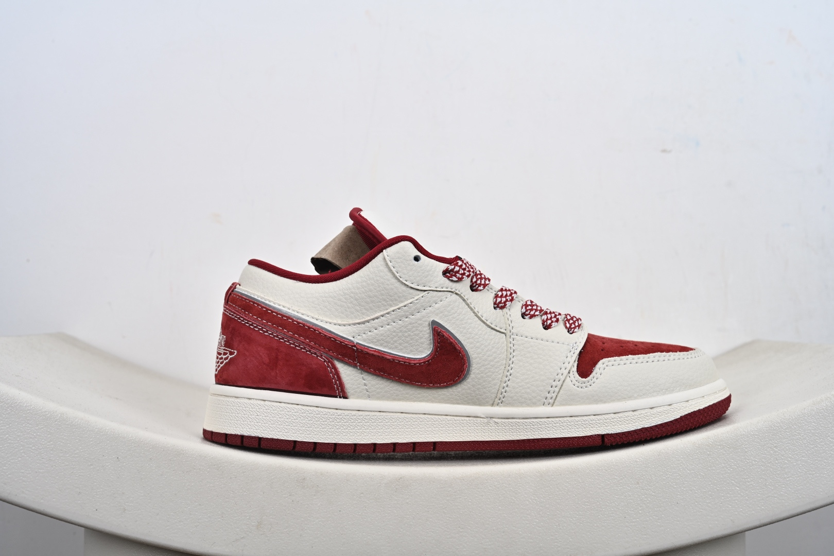 定制版Nike Jordan Air Jordan 1“斯图西联名——酒红猪八” LR8888-016