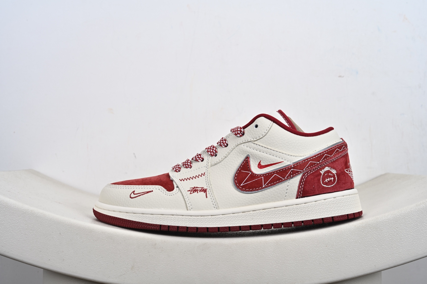 定制版Nike Jordan Air Jordan 1“斯图西联名——酒红猪八” LR8888-016