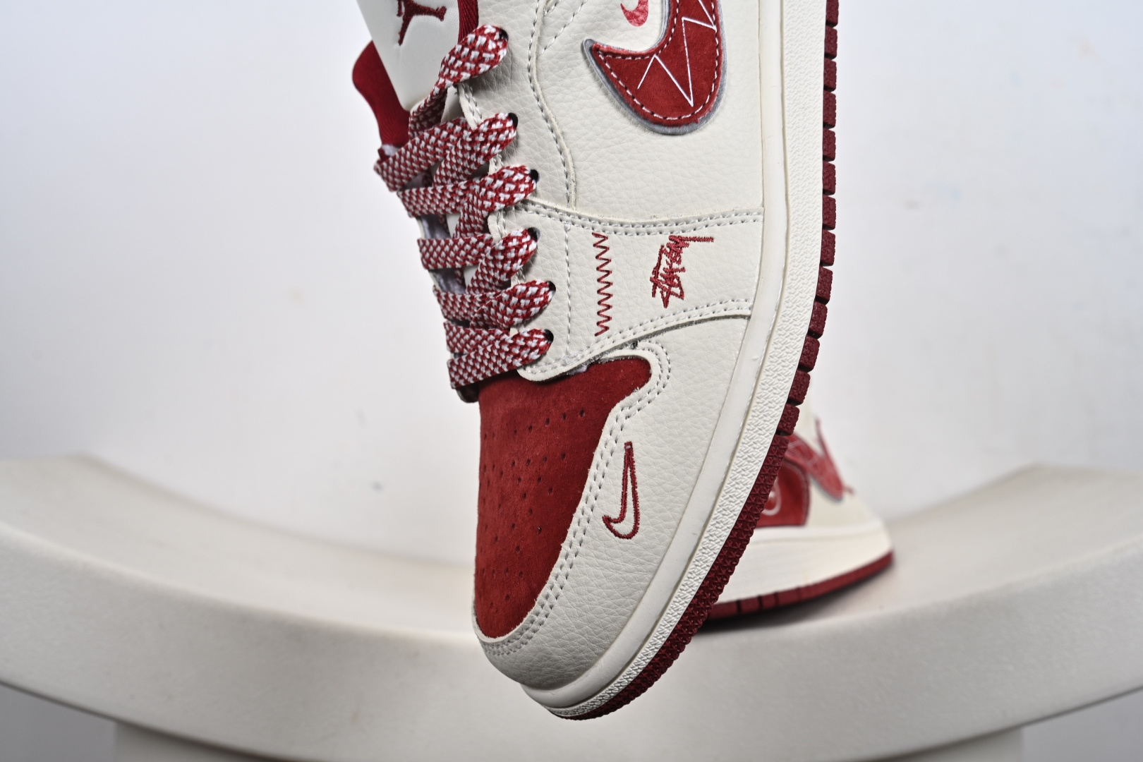 定制版Nike Jordan Air Jordan 1“斯图西联名——酒红猪八” LR8888-016