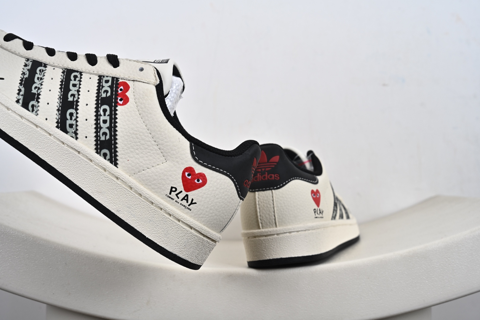 240 adidas Gazelle INdoor 定制贝壳头 三叶草休闲防滑耐磨低帮板鞋 DS0030