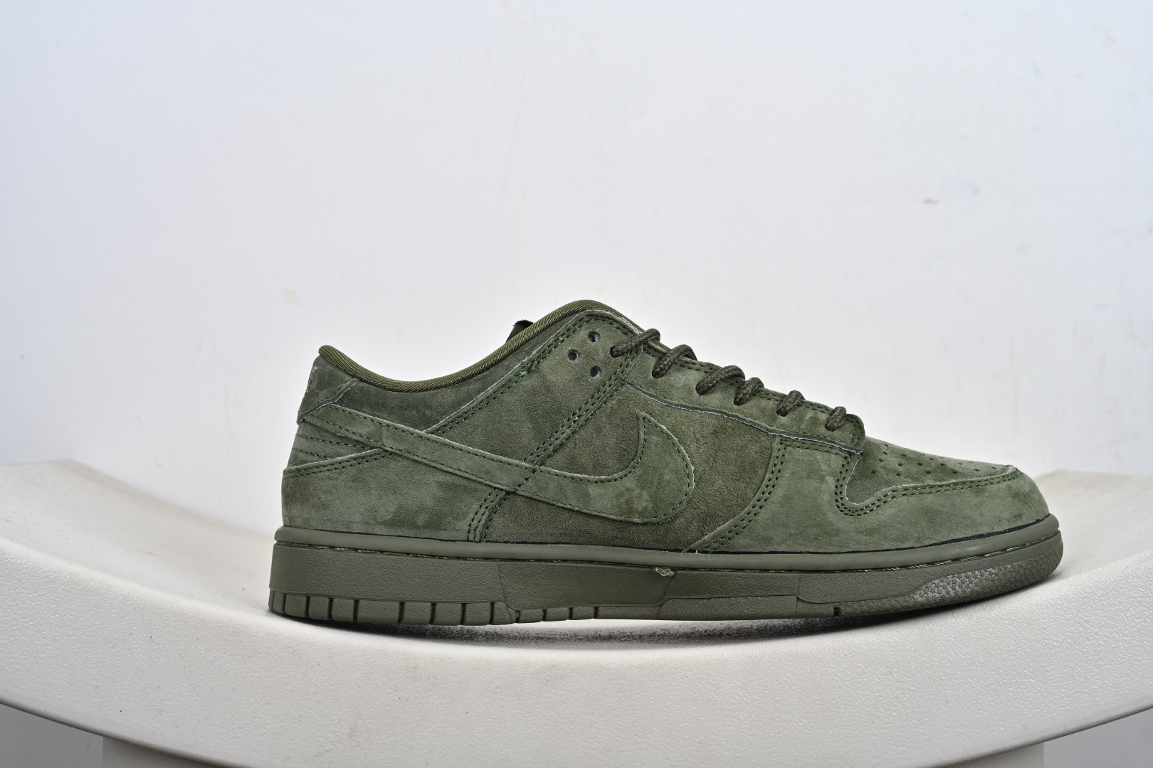 260 定制版Nike SB Dunk Low “Superme联名------军绿麂皮” 高端定制 低帮休闲板鞋 SD8888-003