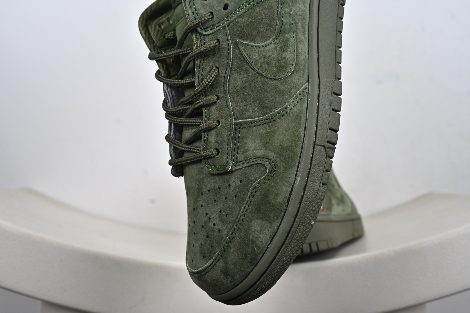 260 定制版Nike SB Dunk Low “Superme联名------军绿麂皮” 高端定制 低帮休闲板鞋 SD8888-003