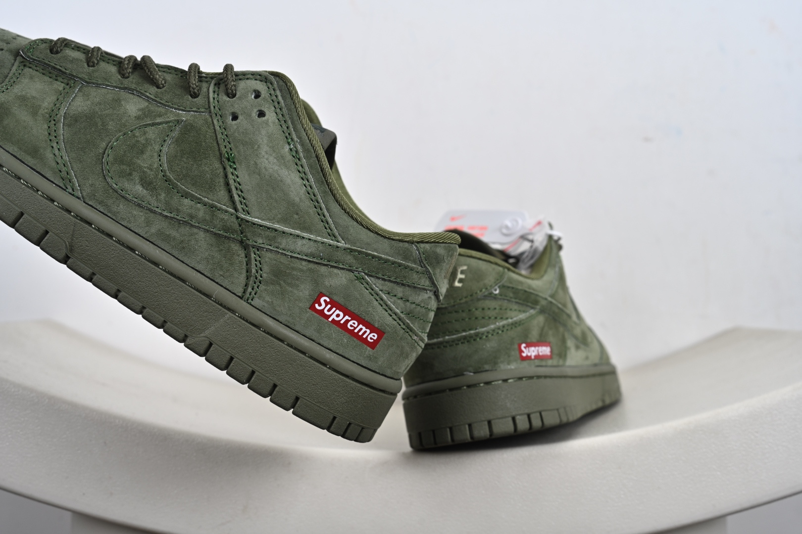 260 定制版Nike SB Dunk Low “Superme联名------军绿麂皮” 高端定制 低帮休闲板鞋 SD8888-003