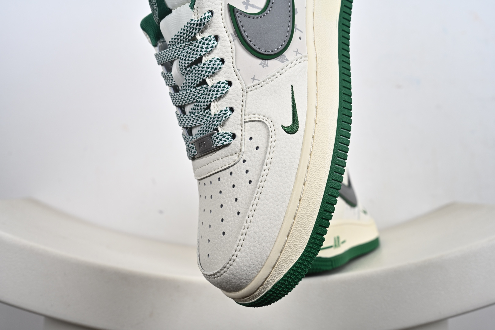Nike Air Force 1 Low 空军一号低帮运动休闲板鞋 QW5606-260