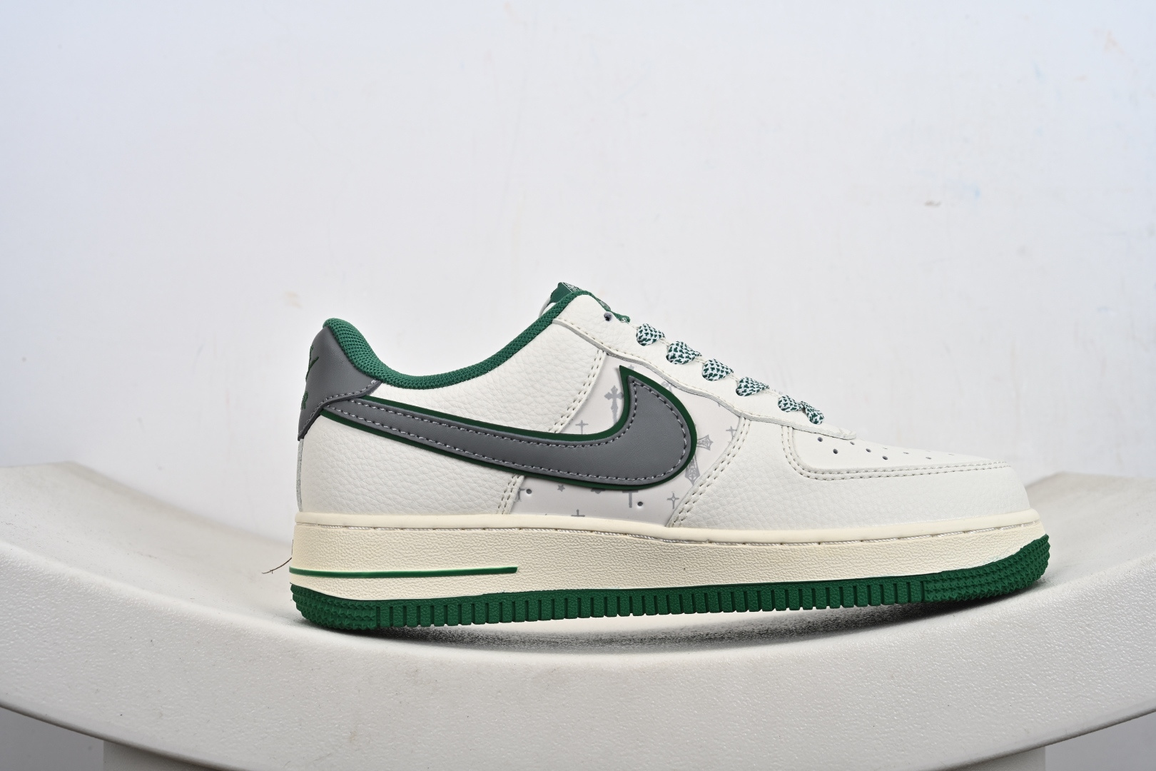 Nike Air Force 1 Low 空军一号低帮运动休闲板鞋 QW5606-260