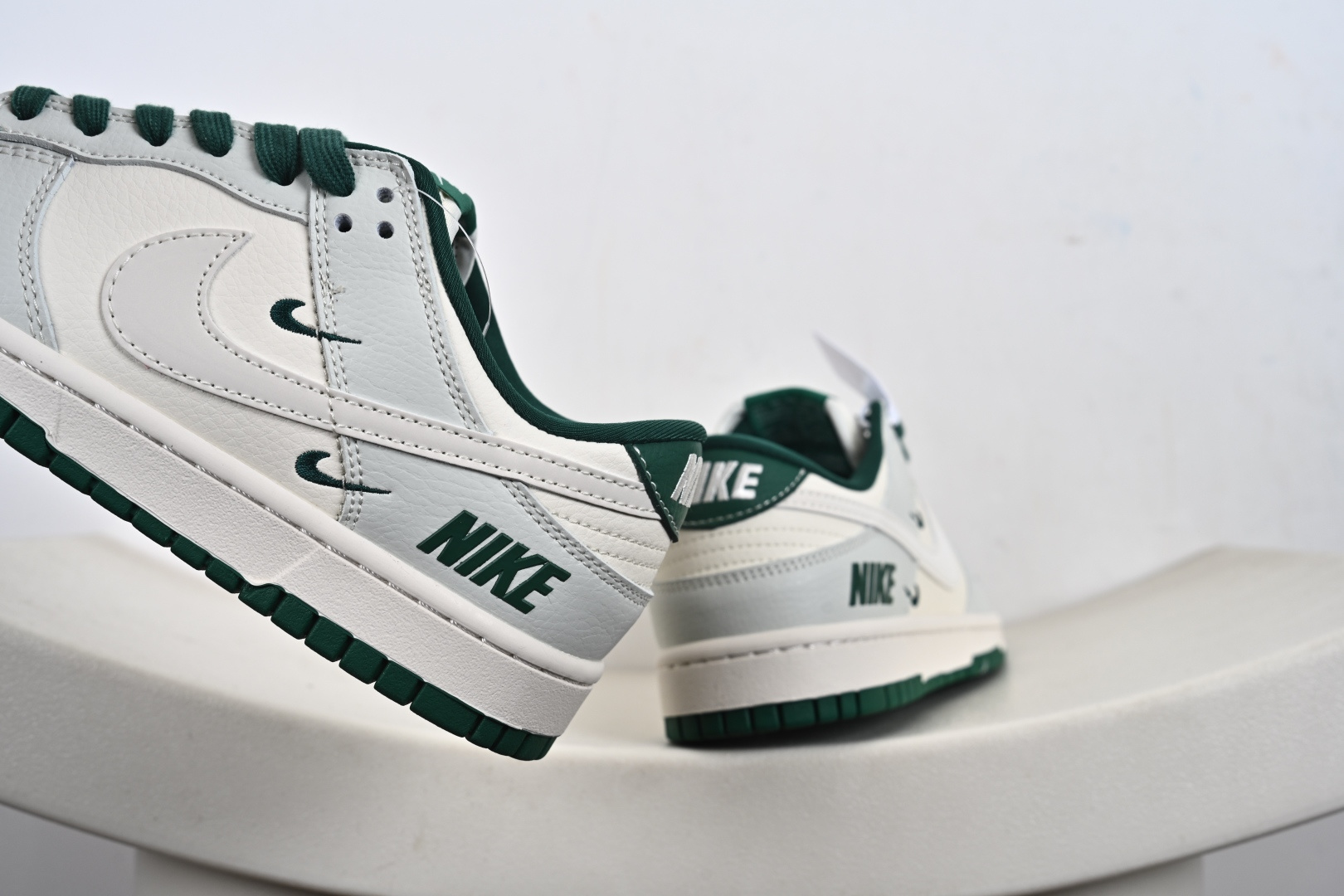 定制版Nike SB Dunk Low“ NIKE绿—抹茶绿” 周年高端定制 低帮休闲板鞋 JP1628-063-莆田鞋,莆田鞋货源,高仿鞋,高仿鞋货源,安福档口,莆田高仿鞋,莆田鞋批发,高仿鞋批发,莆田高仿运动鞋,高仿运动鞋,莆田运动鞋 定制版Nike SB Dunk Low“ NIKE绿—抹茶绿” 周年高端定制 低帮休闲板鞋 JP1628-063