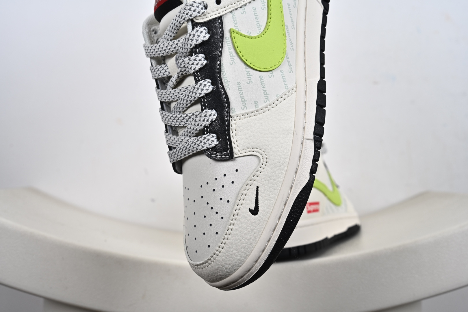 定制版Nike SB Dunk Low Supreme联名 荧光绿勾 周年高端定制 低帮休闲板鞋 XS6089-625