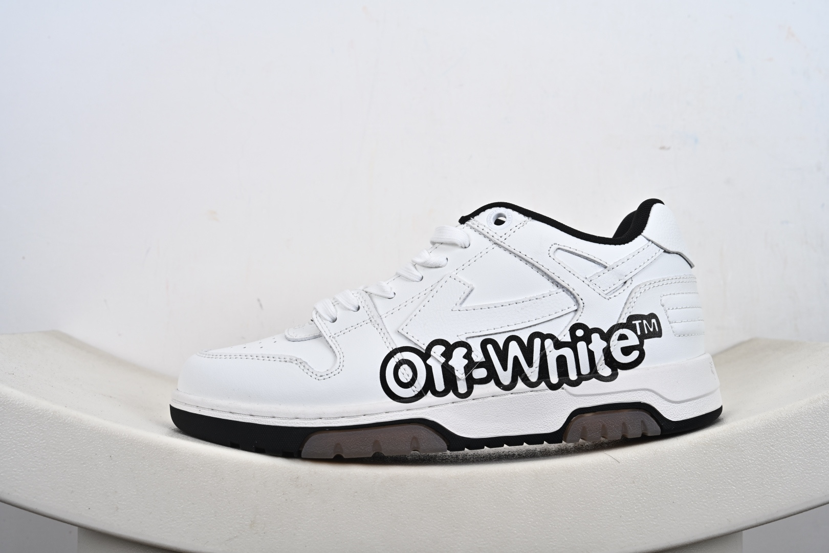 320 OFF-WHITE Out Of Office 低帮系带时尚板鞋 OMIA189S24LEA0170511 OMIA189S24LEA0110555 OMIA189S22LEA0041001 OMIA189S22LEA0040110