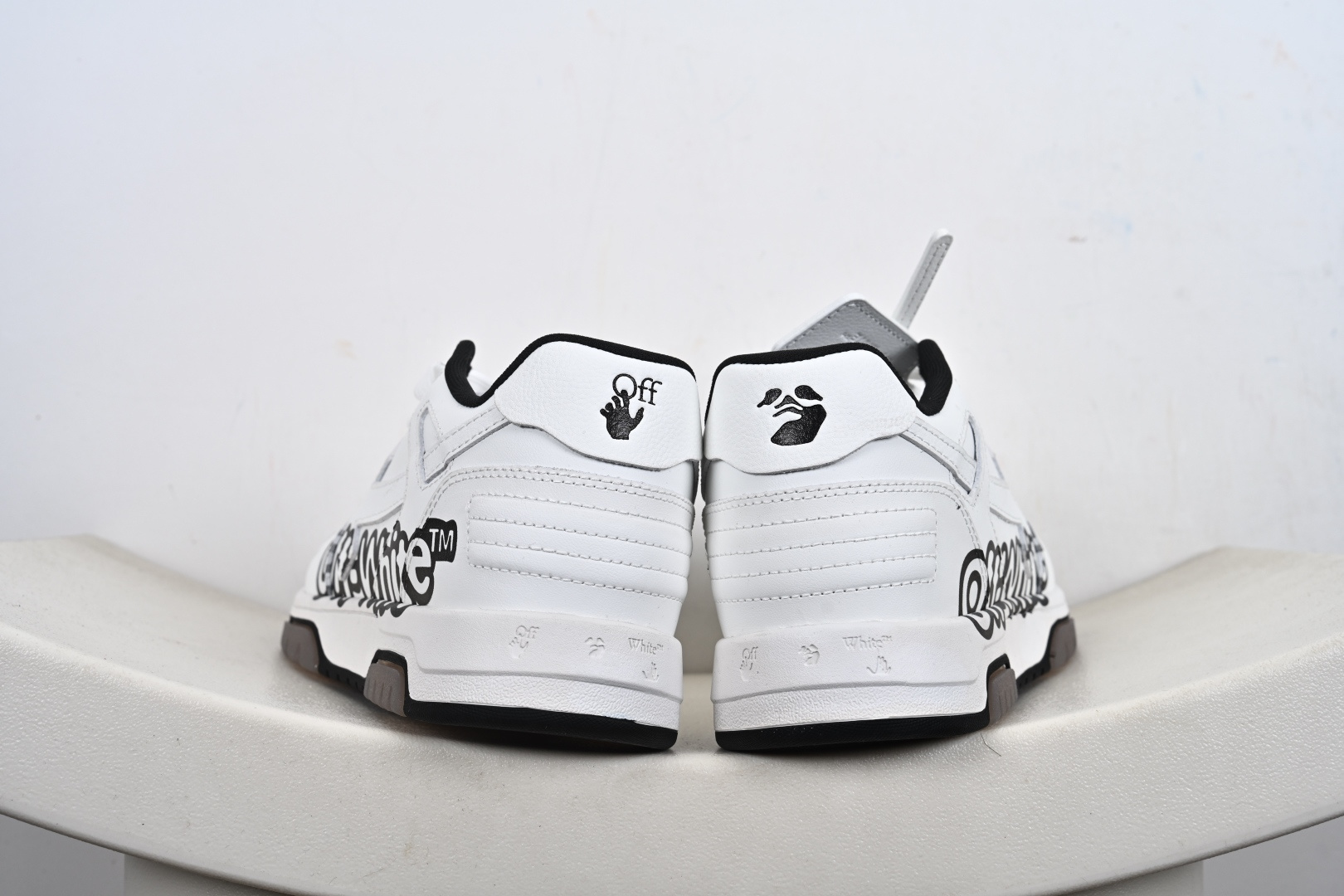 320 OFF-WHITE Out Of Office 低帮系带时尚板鞋 OMIA189S24LEA0170511 OMIA189S24LEA0110555 OMIA189S22LEA0041001 OMIA189S22LEA0040110