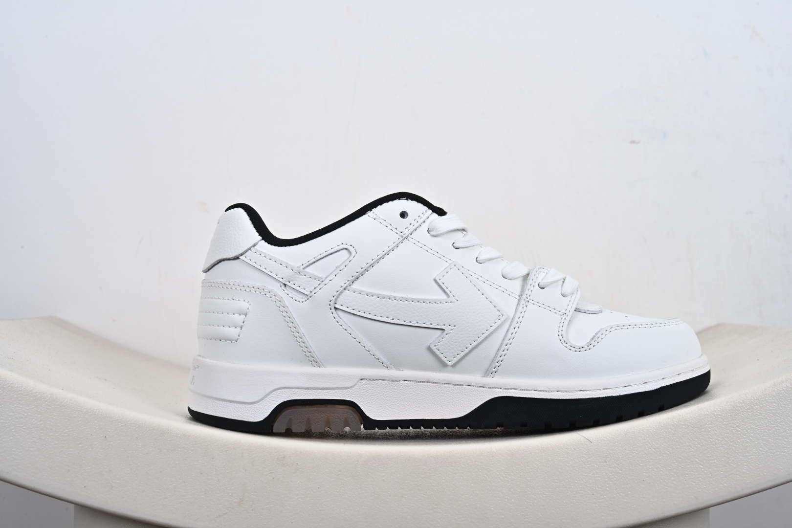 320 OFF-WHITE Out Of Office 低帮系带时尚板鞋 OMIA189S24LEA0170511 OMIA189S24LEA0110555 OMIA189S22LEA0041001 OMIA189S22LEA0040110