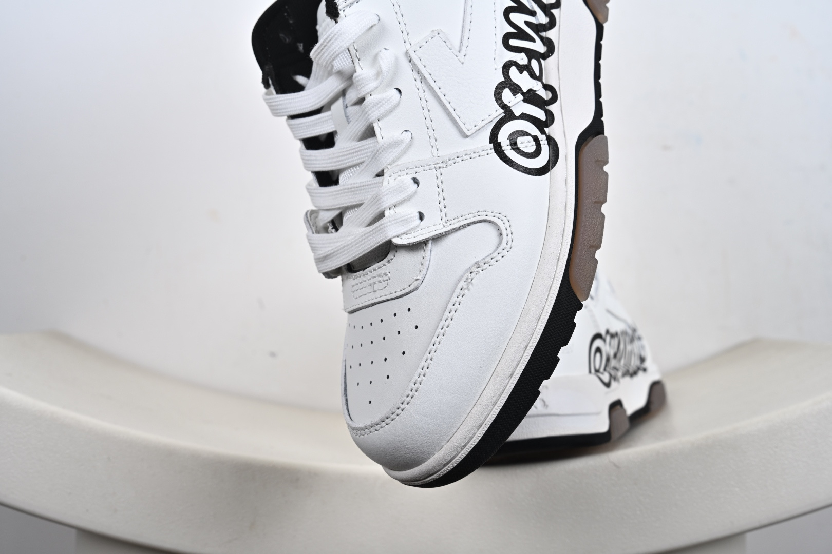 320 OFF-WHITE Out Of Office 低帮系带时尚板鞋 OMIA189S24LEA0170511 OMIA189S24LEA0110555 OMIA189S22LEA0041001 OMIA189S22LEA0040110