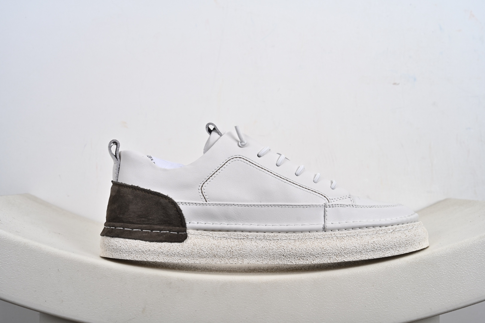 300 Ecco 爱步2022秋冬新款皮面休闲防滑平底鞋 958836-010-Chinese UA Cheap High Quatity Brand Clothes Bags handbags Sneakers wholesale wholesaler seller from China Factory suppliers Fashion Clothing Shoes best Quality Beautiful Price 300 Ecco 爱步2022秋冬新款皮面休闲防滑平底鞋 958836-010