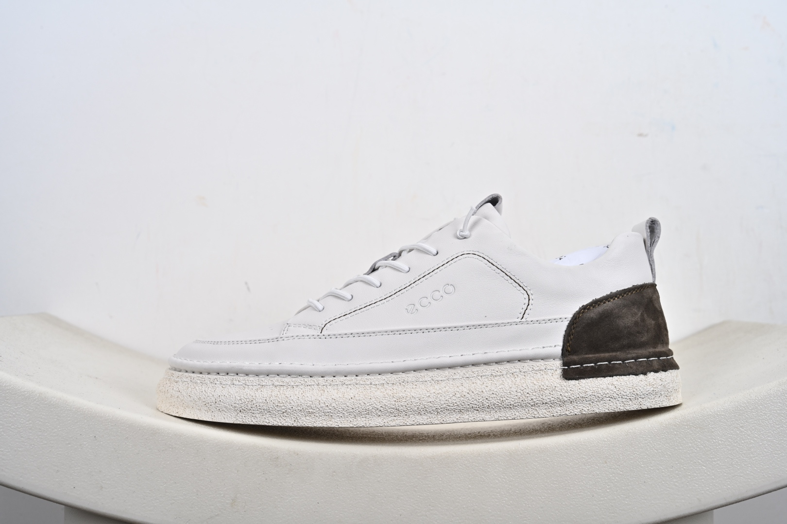 300 Ecco 爱步2022秋冬新款皮面休闲防滑平底鞋 958836-010-Chinese UA Cheap High Quatity Brand Clothes Bags handbags Sneakers wholesale wholesaler seller from China Factory suppliers Fashion Clothing Shoes best Quality Beautiful Price 300 Ecco 爱步2022秋冬新款皮面休闲防滑平底鞋 958836-010