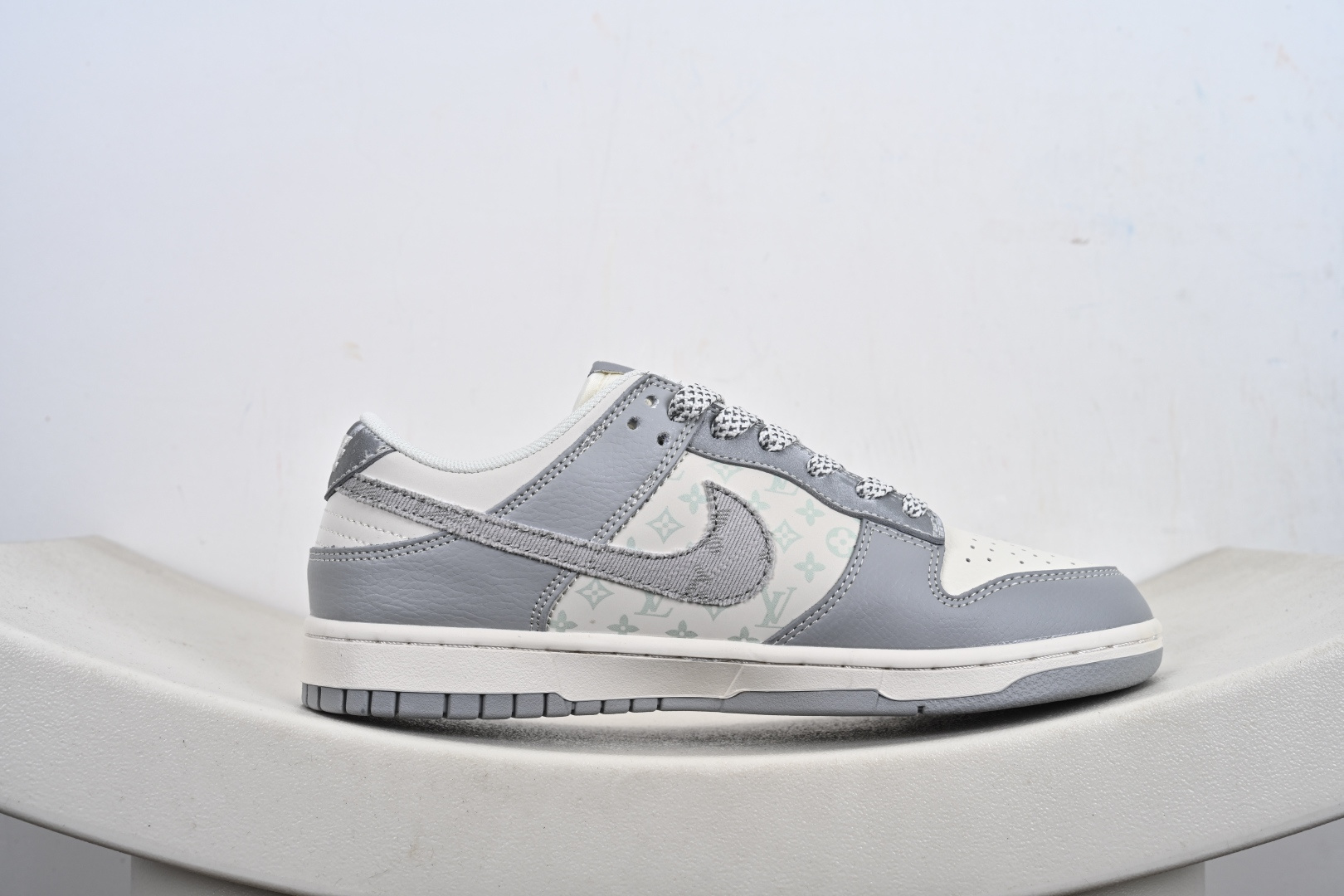 Nike SB Dunk Low“LV联名——牛仔百搭灰” 周年高端定制 低帮休闲板鞋 XS6089-629